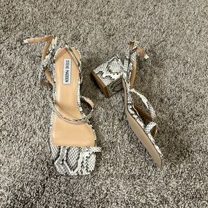 Block heel sandal